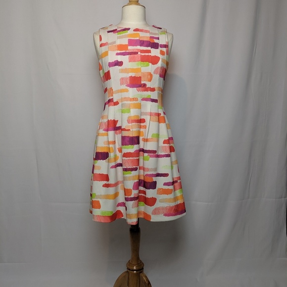 Vince Camuto Dresses & Skirts - Vince Camuto Abstract Print Dress
